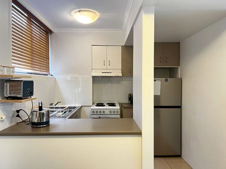 2/19 Leonard Avenue, 4217, Surfers Paradise Qld - Photo 2