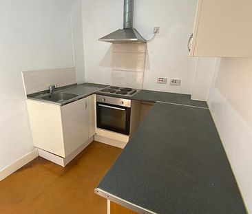 £850 PCM, Two Bedroom Second Floor Flat in Custom House, Dock View ... - Photo 3