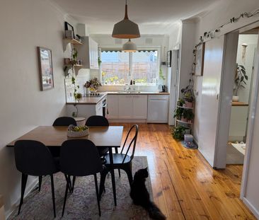 Perfectly Located Fabulous Villa! - For Lease - Photo 3