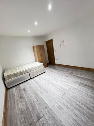 Room in a Shared House, Wyvenhoe Road, HA2 - Photo 1