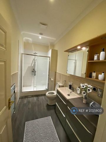 1 bedroom in a house share to rent - Photo 3