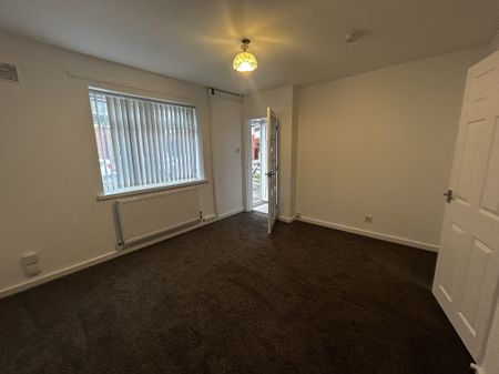 Grange Road, Cradley Heath, B64 - Photo 3