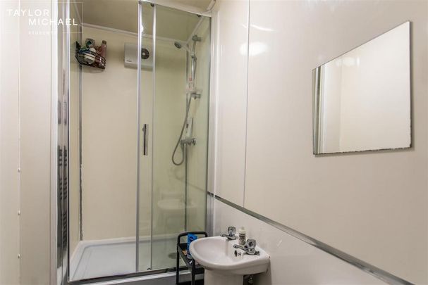 6 bedroom terraced house to rent - Photo 1