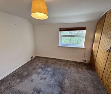 2 bedroom end of terrace house to rent - Photo 3