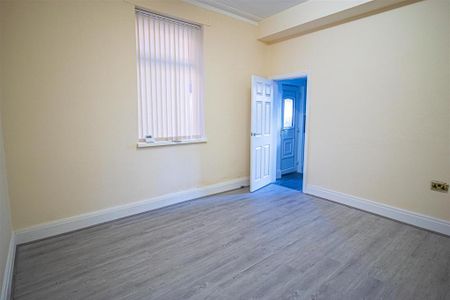 4 bedroom terraced house to rent - Photo 2