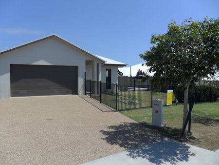 9 CHANNEL STREET, Bushland Beach QLD 4818 - House For Rent - $570 | Domain - Photo 5