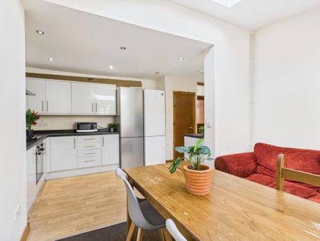 1 bedroom in a house share to rent - Photo 5
