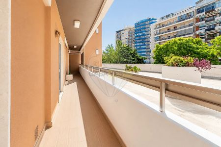 Apartment T3 in Faro (Sé e São Pedro), Faro - Photo 2