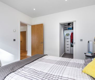 Available from 12/02/2026 - 1 Bed Apartment, Furnished - Photo 4