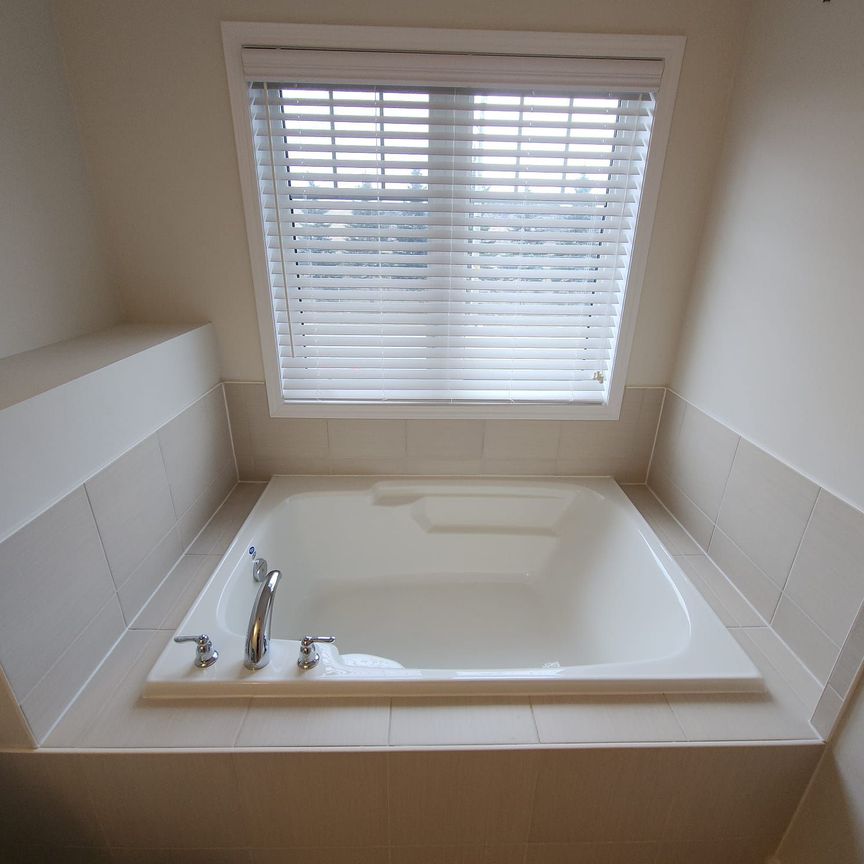 For Lease - 2 Utter Place, Hamilton, Ontario - Photo 1