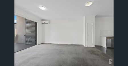 LARGE ONE BEDROOM APARTMENT - Photo 3