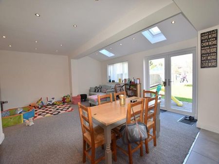 3 Bedroom Semi Detached Available Arranging tenancy - Photo 3