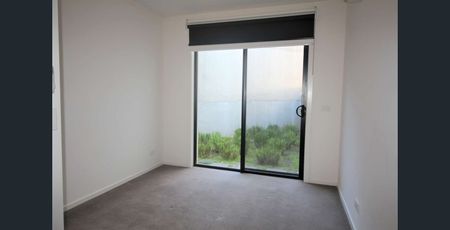 46 Lakeside Crescent, Keilor East VIC 3033 - Townhouse For Rent | Domain - Photo 2