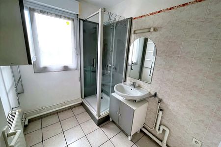 Location Appartement 3 pièces 77m² - Photo 4