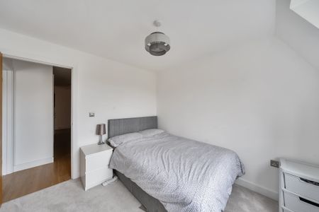 North Town Road, Maidenhead - Photo 2