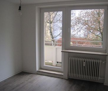 Schön renovierte, großzügige 2-Zimmer-Wohnung mit Balkon - Photo 1