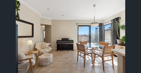 FULLY FURNISHED 3 X 2 IN GREAT LOCATION! 6 MONTH LEASE! - Photo 2