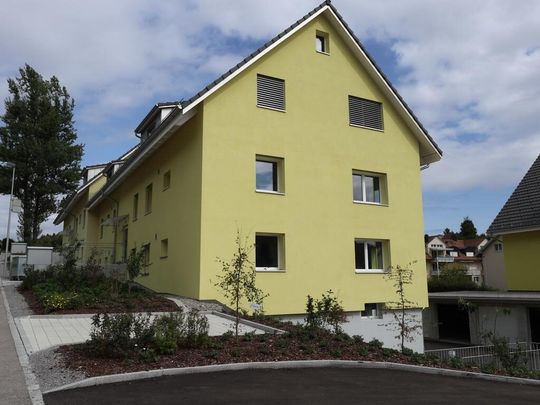 Moderne Dachwohnung mit sonnigem Balkon - Photo 1