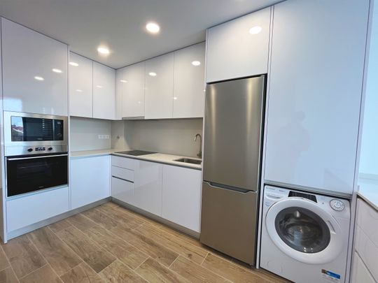 2 bedroom flat like new near the Wisteria Shopping Center! - Photo 1