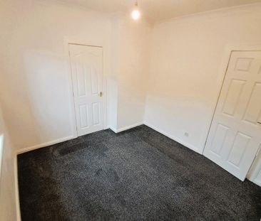 3 bedroom flat to rent - Photo 2