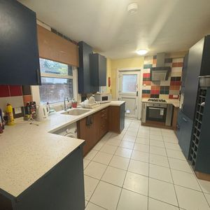Room in a Shared House, Russell Street, LU1 - Photo 3