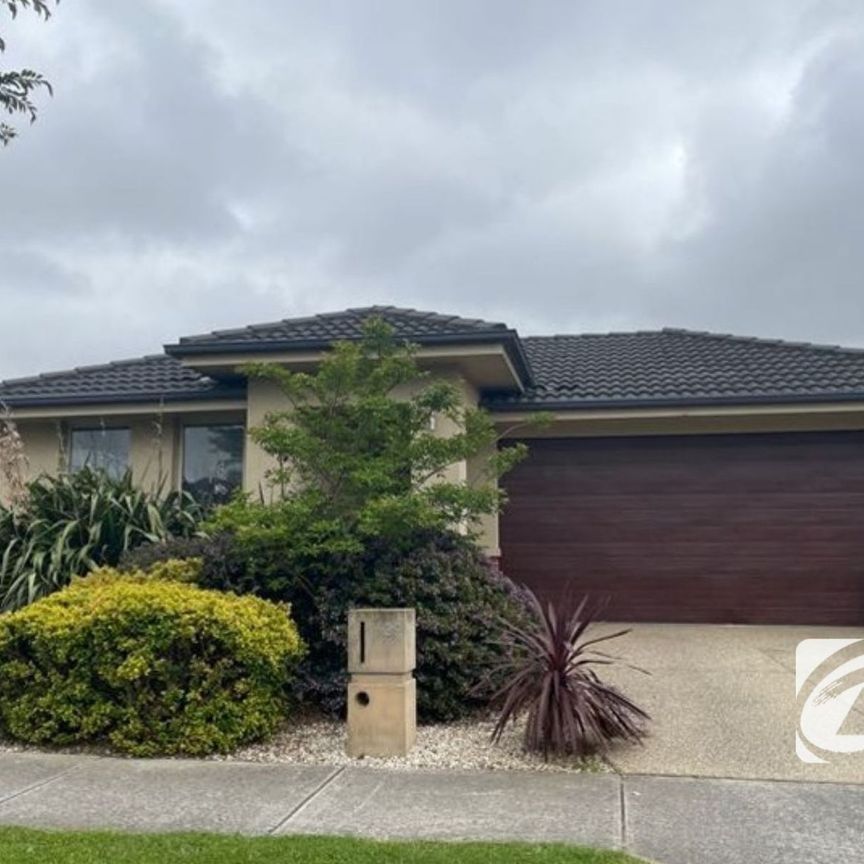 BERWICK WATERS BEAUTY - Photo 1