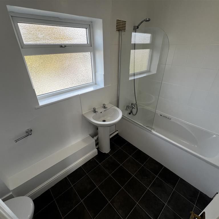 Thompson Close - Photo 1