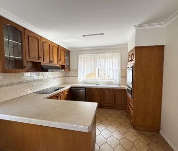 Three Bedroom House - Photo 4