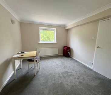 2 bed flat to rent in The Rutts, Bushey Heath, WD23 - Photo 5