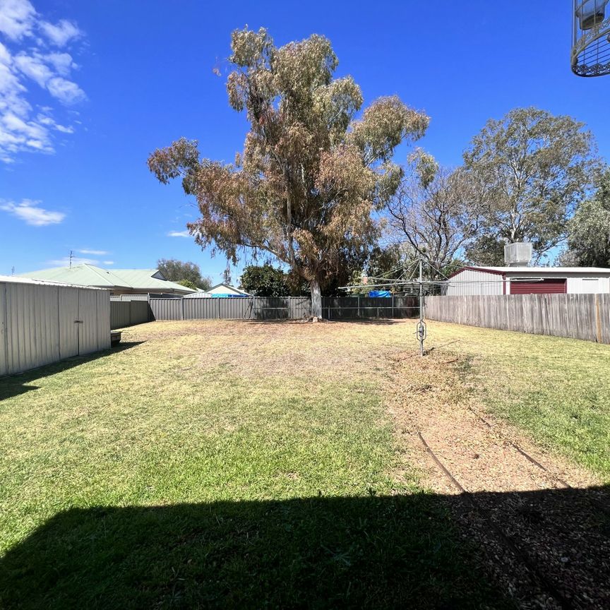 Three bedroom family home - Photo 1