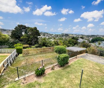 BIG AND BEAUTIFUL-JUST REDECORATED-CENTRAL STANMORE - Photo 2