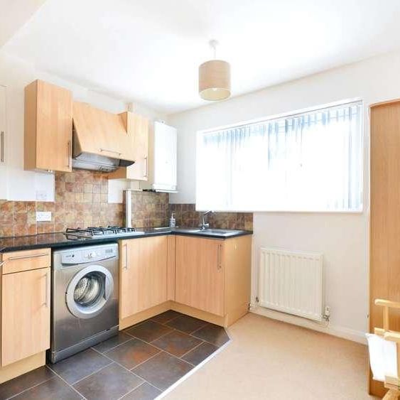 Station Approach, West Byfleet, KT14 - Photo 1