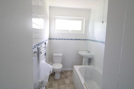 3 bedroom detached bungalow to rent - Photo 5