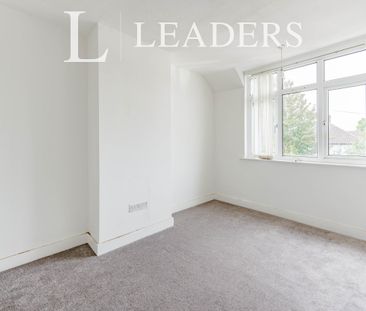 3 bedroom house to rent Knole Grove, East Grinstead, RH19 - Photo 4