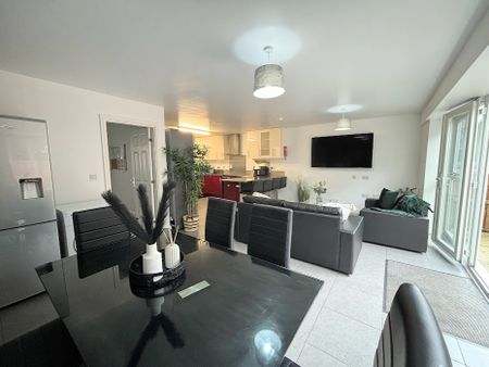Room 3 Available, Riverside En Suite, 11 Bedroom House, Willowbank Mews – Student Accommodation Coventry - Photo 3