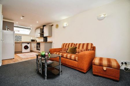 2 bedroom flat to rent - Photo 4
