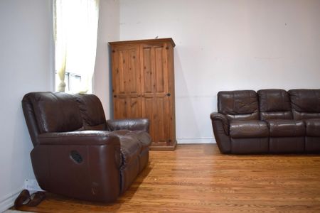 For Lease - 966 Dundas Street, Toronto, Ontario - Photo 4