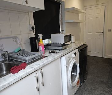 Studio Flat, Colindeep Lane, NW9 - Photo 3