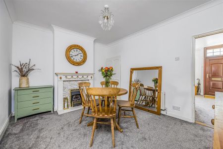 2 bedroom end of terrace house to rent - Photo 5