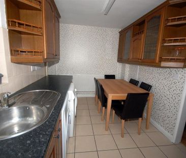 3 bedroom end of terrace house to rent - Photo 5