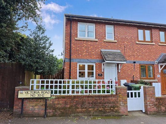 2 bedroom end of terrace house to rent - Photo 1