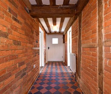 A beautifully refurbished Grade II listed home in rural setting - Photo 3