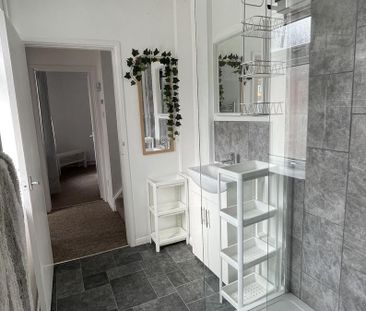 4 bedroom semi-detached house to rent - Photo 6