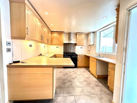 3 Bed Semi-Detached House, Pinners Croft, CV2 - Photo 4