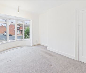 3 Bedroom Terraced - Photo 3