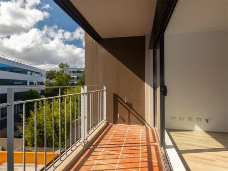 Stylish Sun-filled Two Bedroom Apartment - Photo 3