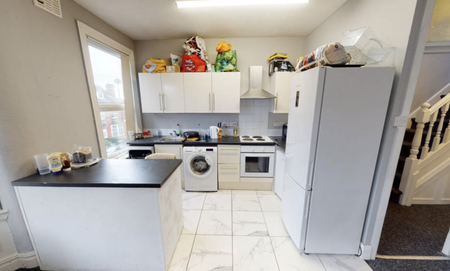 13 Flat 2 Headingley Avenue, Leeds, LS6 3EP - Photo 4