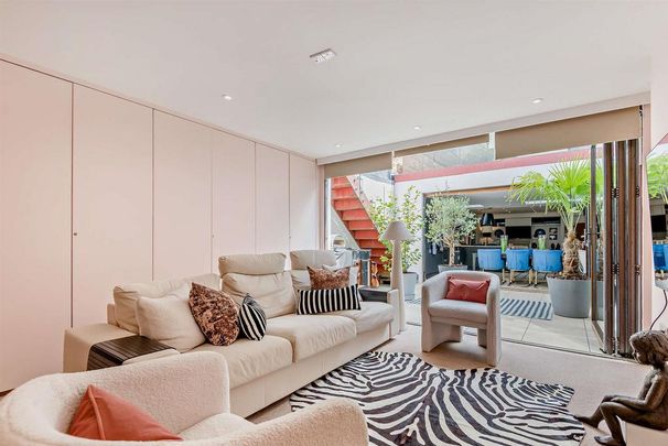 5 bedroom detached house to rent - Photo 1