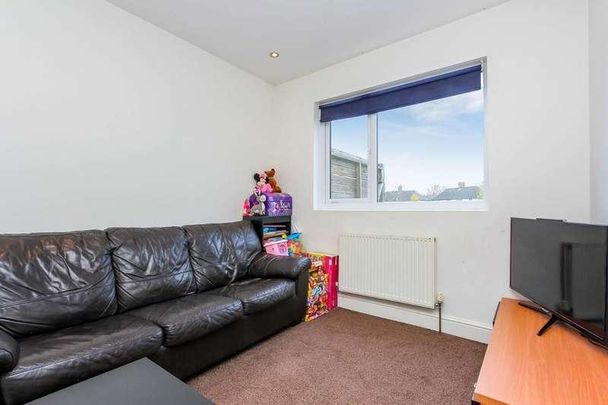 Norbury Crescent, Norbury, SW16 - Photo 1