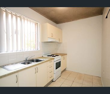 Modern & spacious 2 bedroom residence - Photo 4